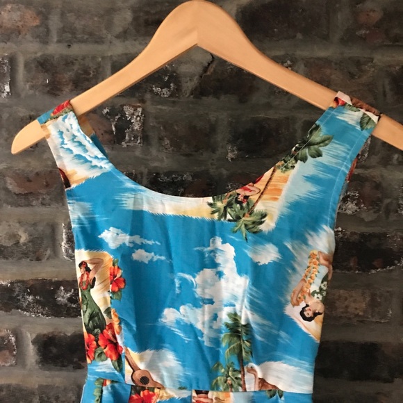 Hawaiian print dress! - Picture 2 of 8